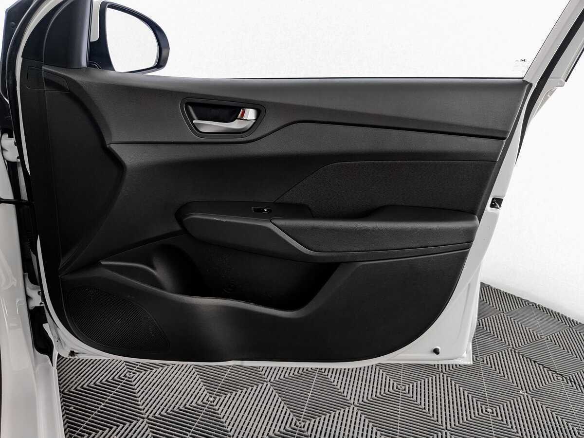 Купить Hyundai Solaris с пробегом. Фото: #19