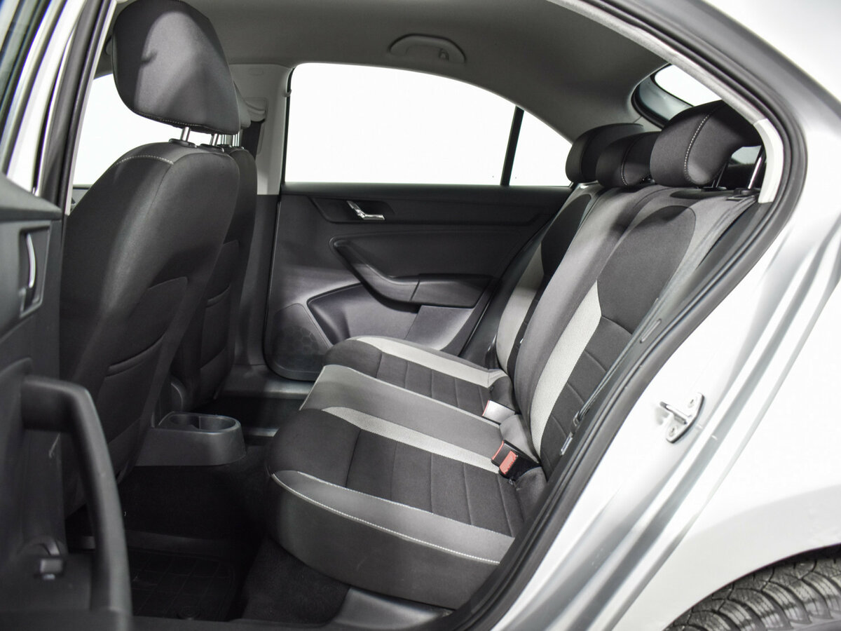 Купить Skoda Rapid с пробегом. Фото: #10