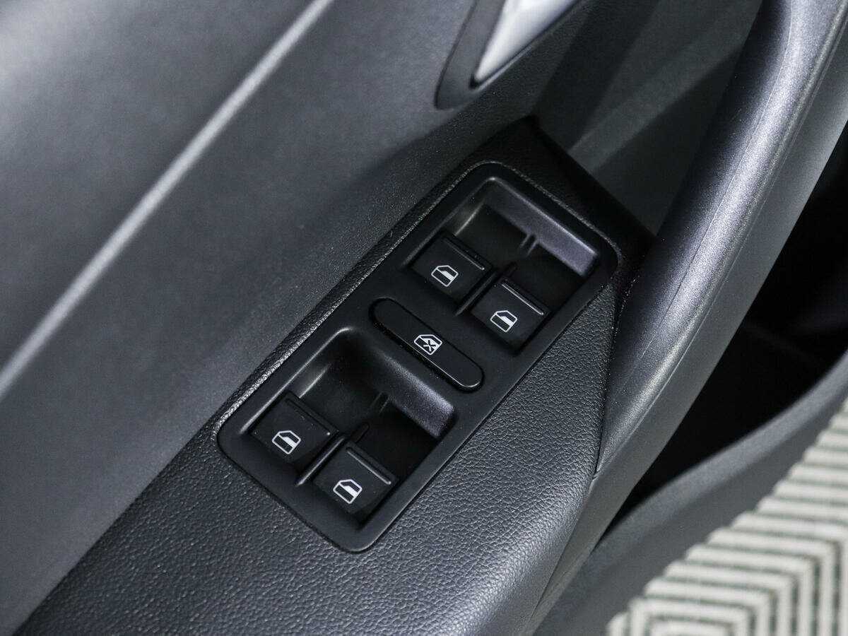 Купить Volkswagen Polo с пробегом. Фото: #16