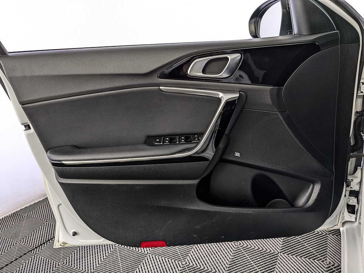 Купить Kia Ceed с пробегом. Фото: #18