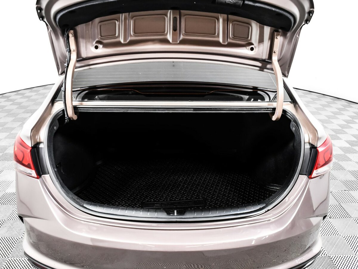 Купить Hyundai Solaris с пробегом. Фото: #11