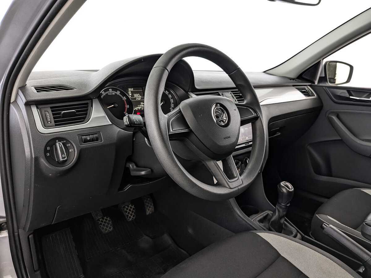 Купить Skoda Rapid с пробегом. Фото: #10