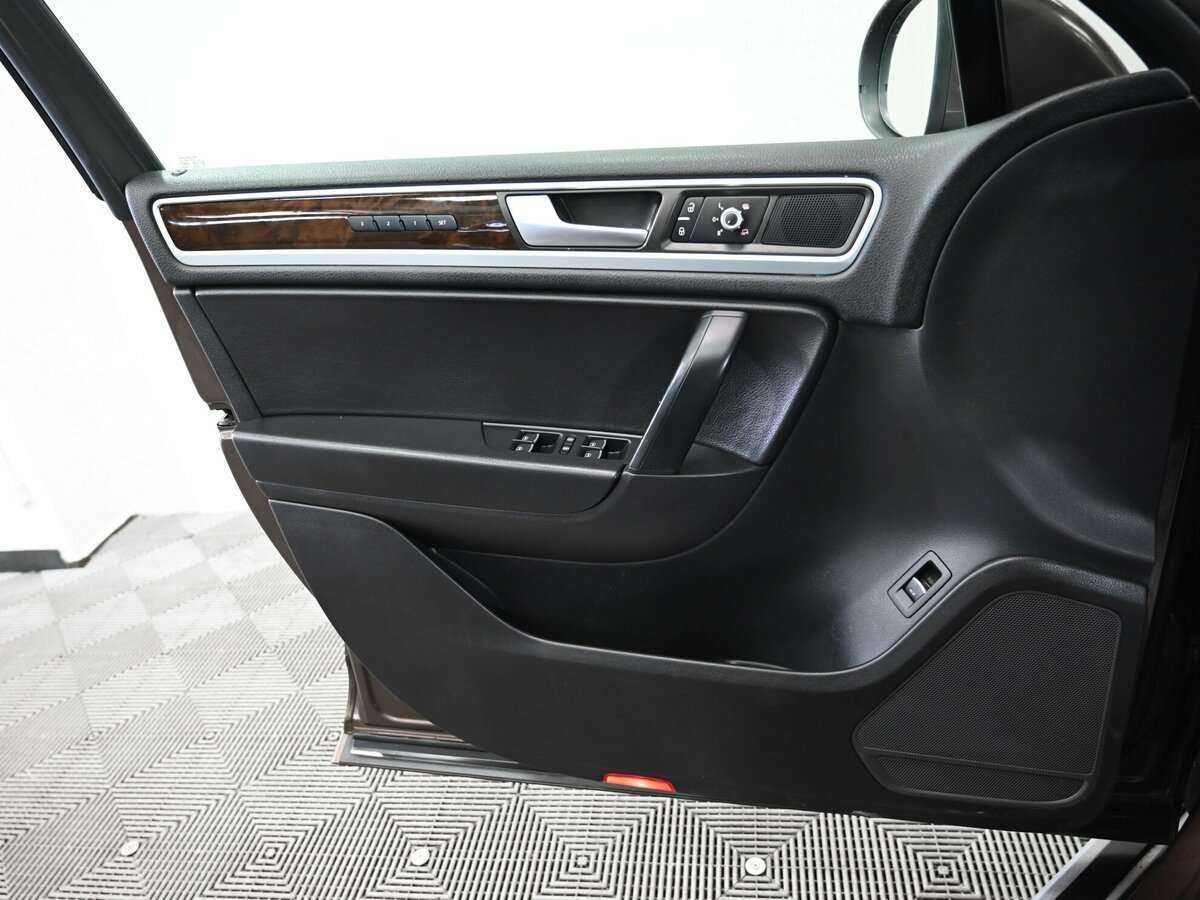 Купить Volkswagen Touareg с пробегом. Фото: #12