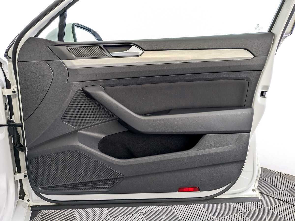 Купить Volkswagen Passat с пробегом. Фото: #21