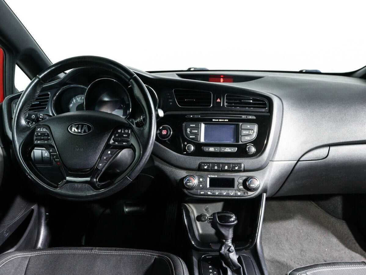 Купить Kia Ceed с пробегом. Фото: #9