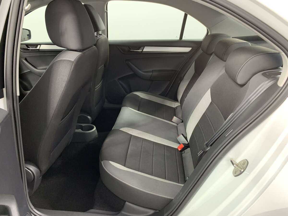 Купить Skoda Rapid с пробегом. Фото: #9