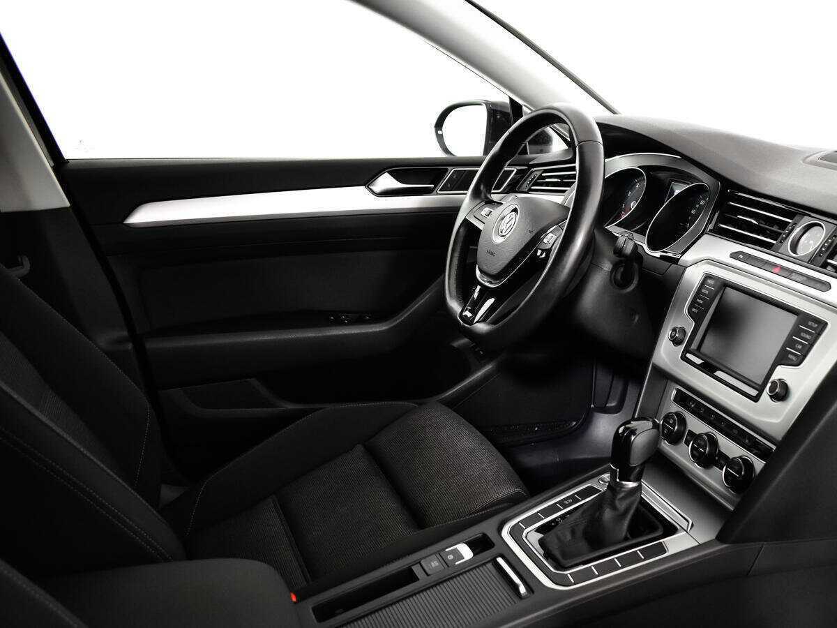 Купить Volkswagen Passat с пробегом. Фото: #4