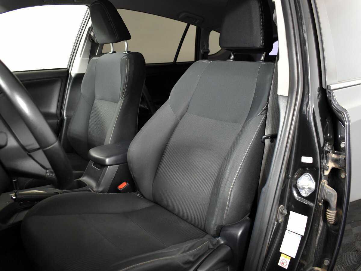 Купить Toyota RAV4 с пробегом. Фото: #7