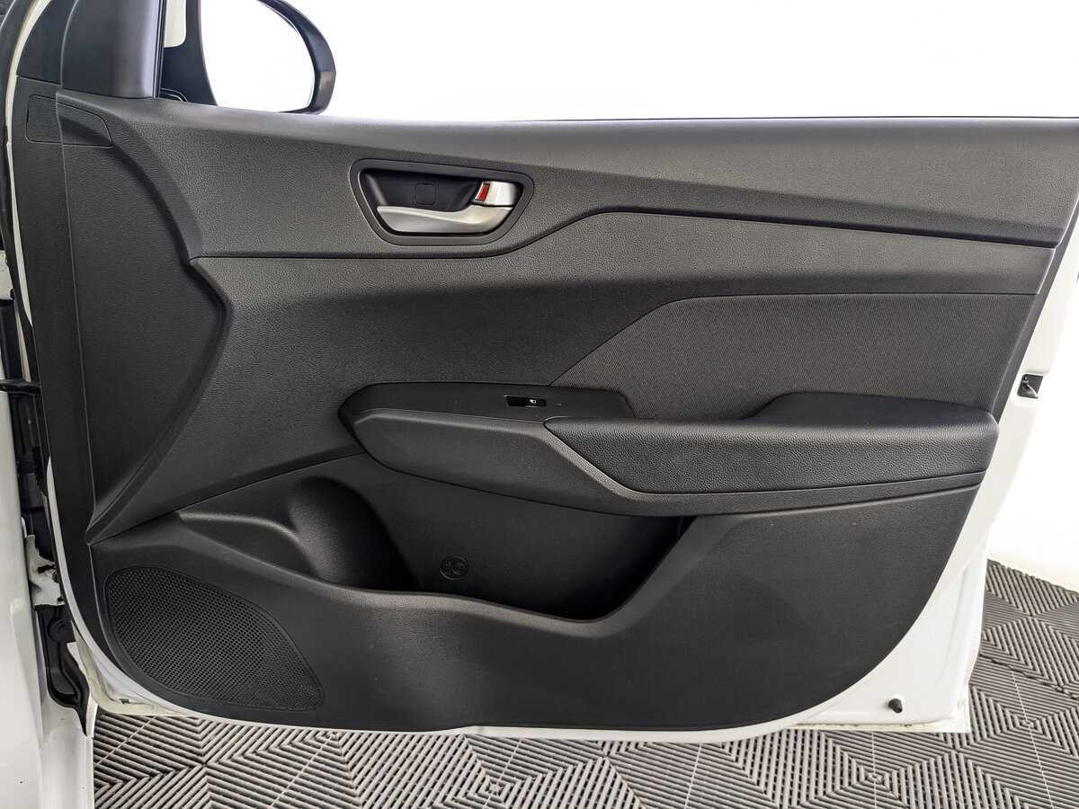 Купить Hyundai Solaris с пробегом. Фото: #21