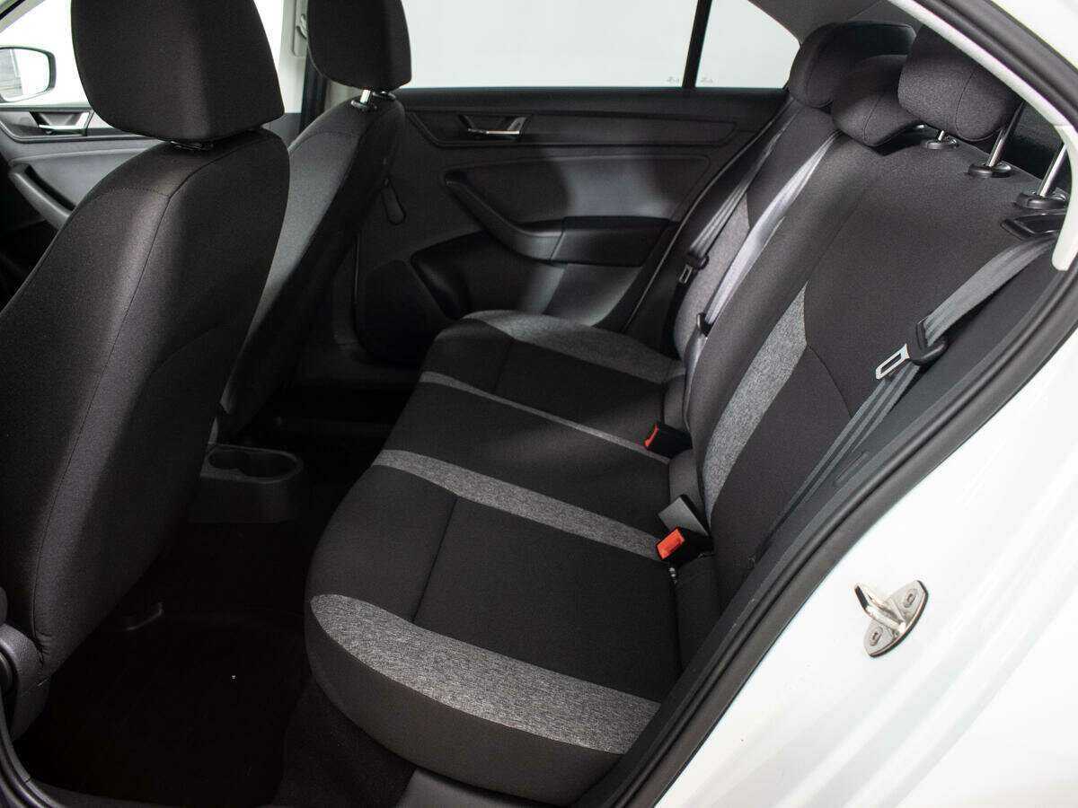 Купить Skoda Rapid с пробегом. Фото: #7