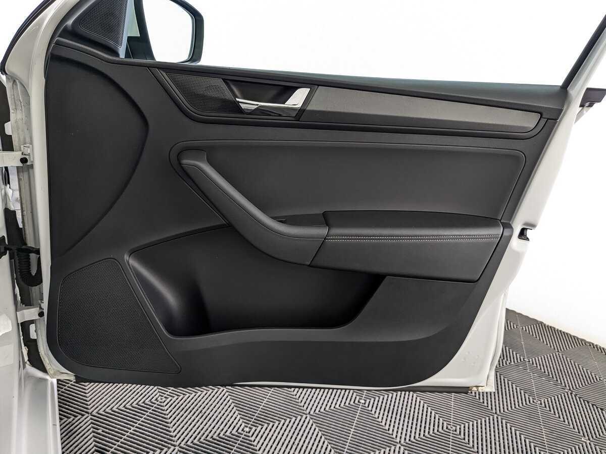 Купить Skoda Rapid с пробегом. Фото: #18