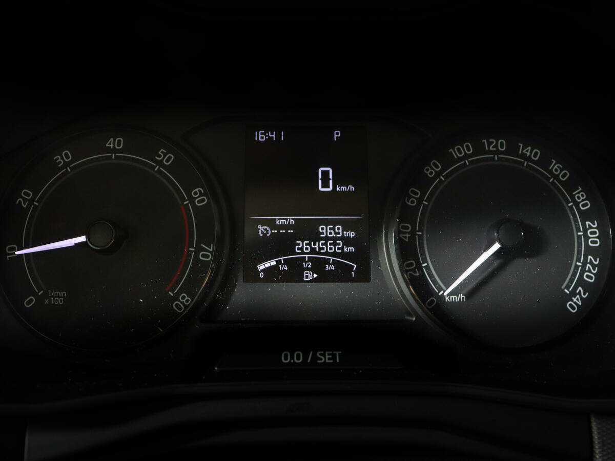 Купить Skoda Rapid с пробегом. Фото: #10