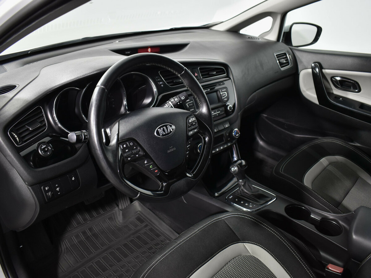 Купить Kia Ceed с пробегом. Фото: #8