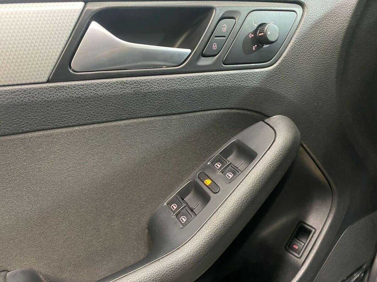 Купить Volkswagen Jetta с пробегом. Фото: #15