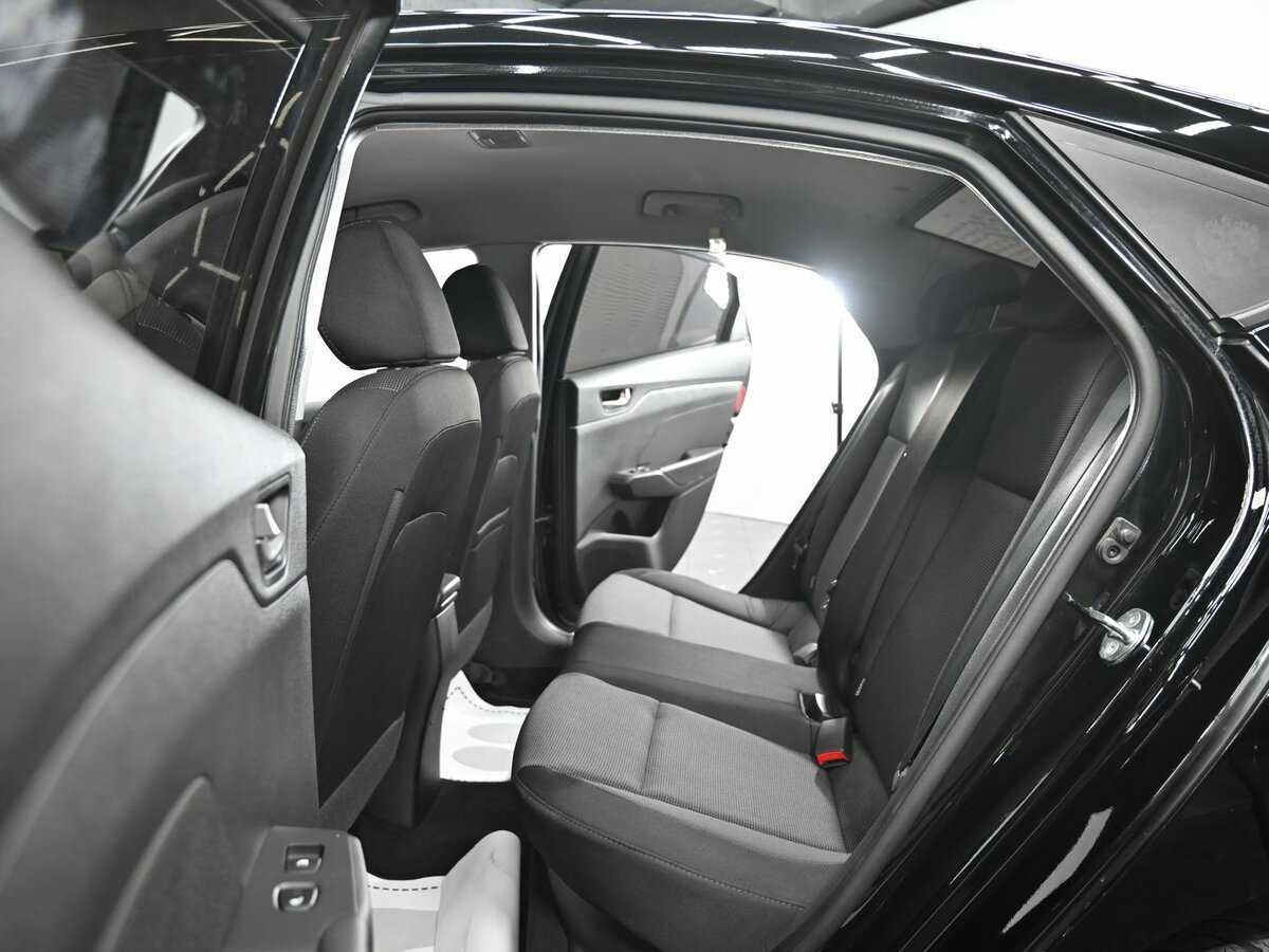 Купить Hyundai Solaris с пробегом. Фото: #11