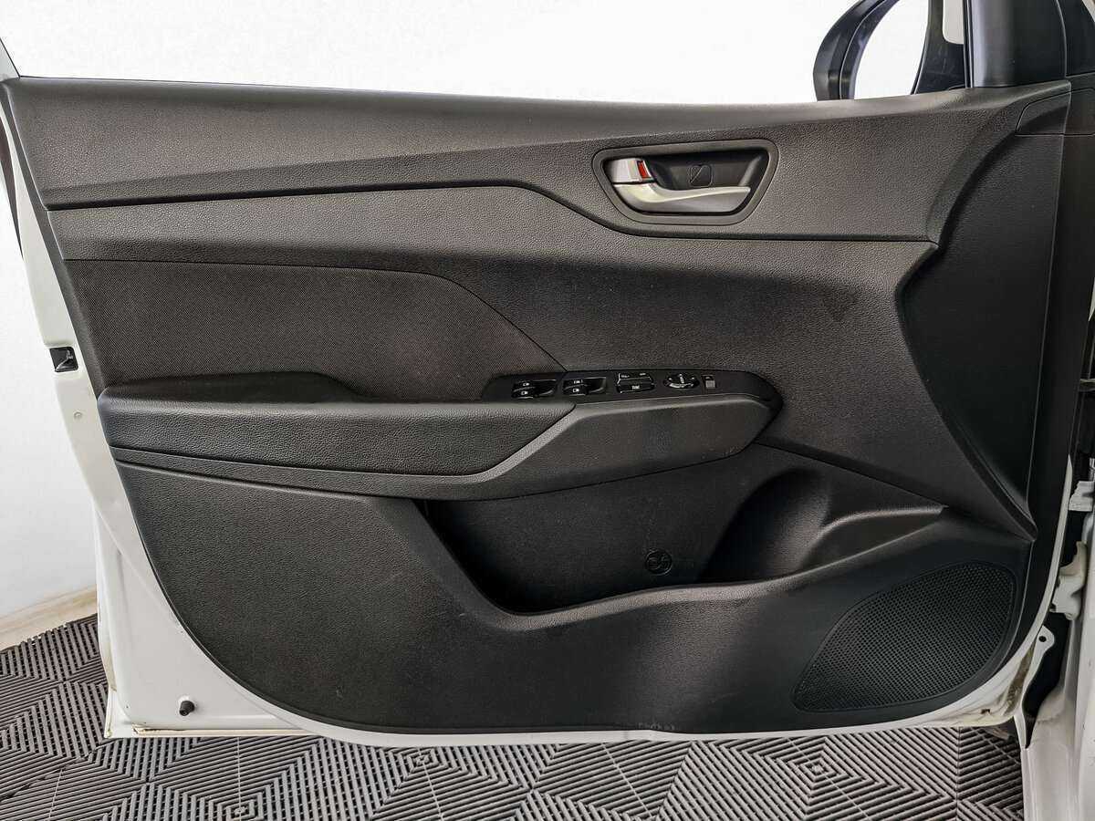 Купить Hyundai Solaris с пробегом. Фото: #14