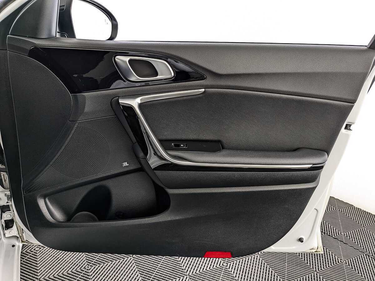 Купить Kia Ceed с пробегом. Фото: #24