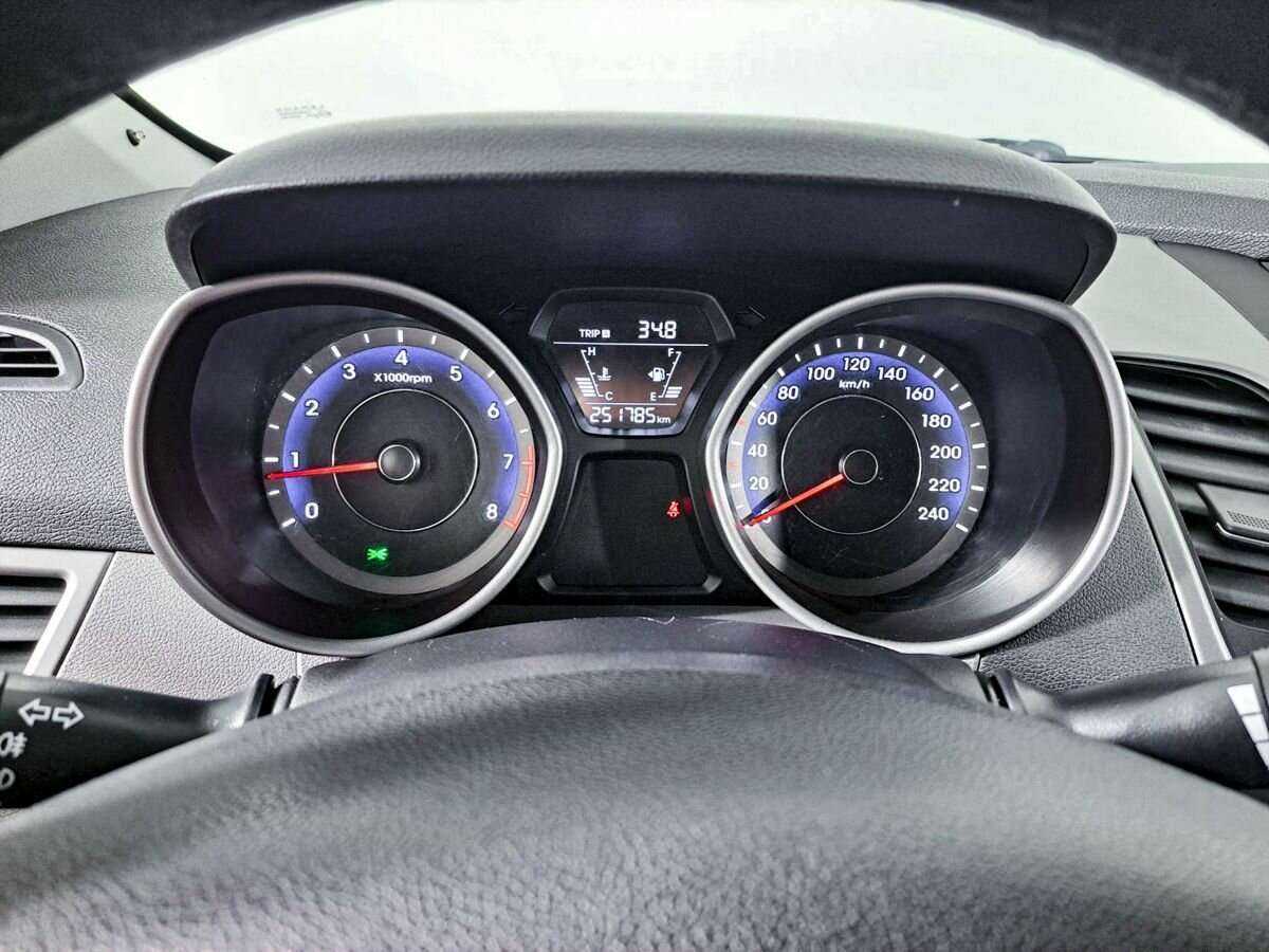 Купить Hyundai Elantra с пробегом. Фото: #10