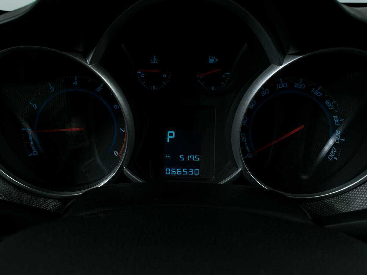 Купить Chevrolet Cruze с пробегом. Фото: #9