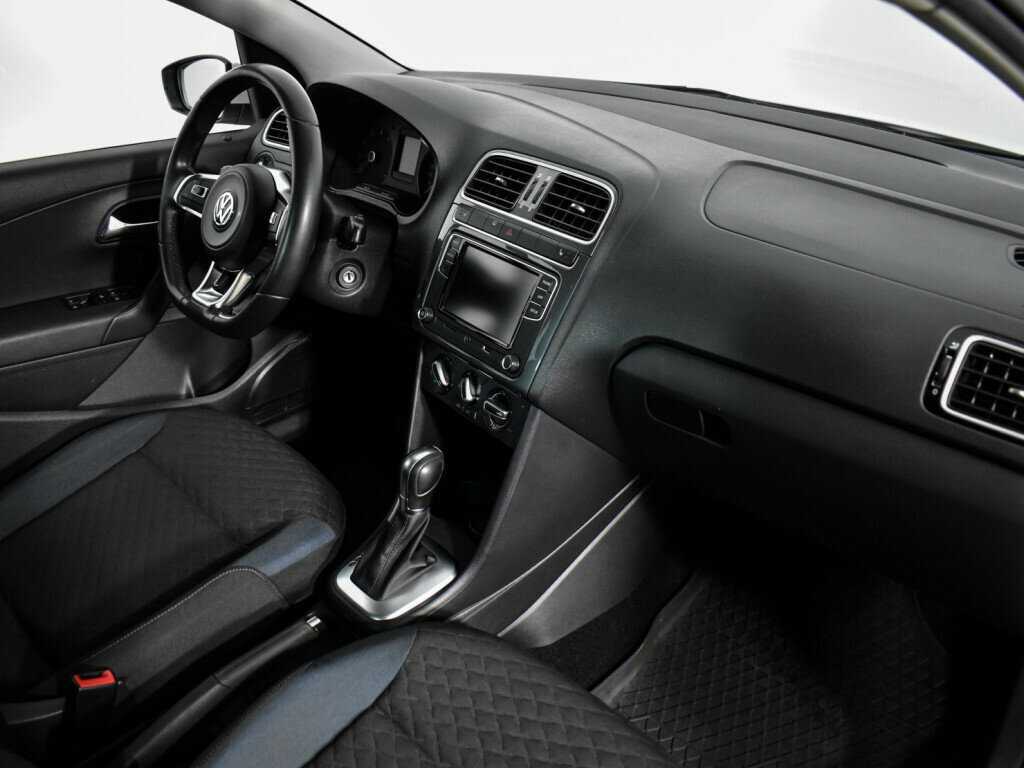 Купить Volkswagen Polo с пробегом. Фото: #10