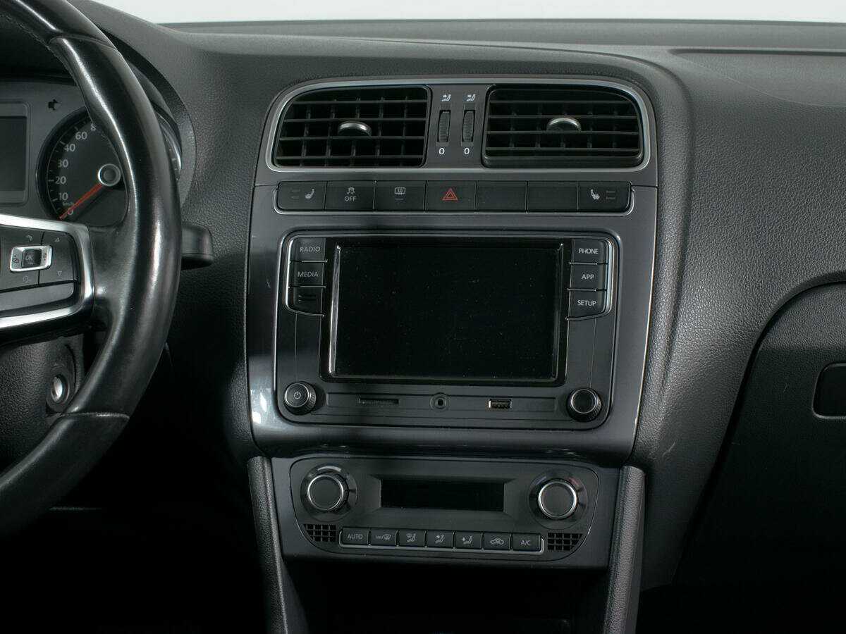 Купить Volkswagen Polo с пробегом. Фото: #10