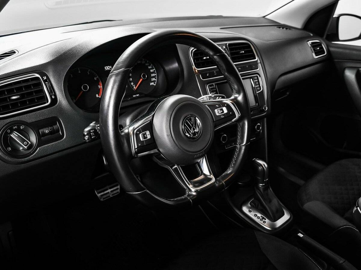 Купить Volkswagen Polo с пробегом. Фото: #11
