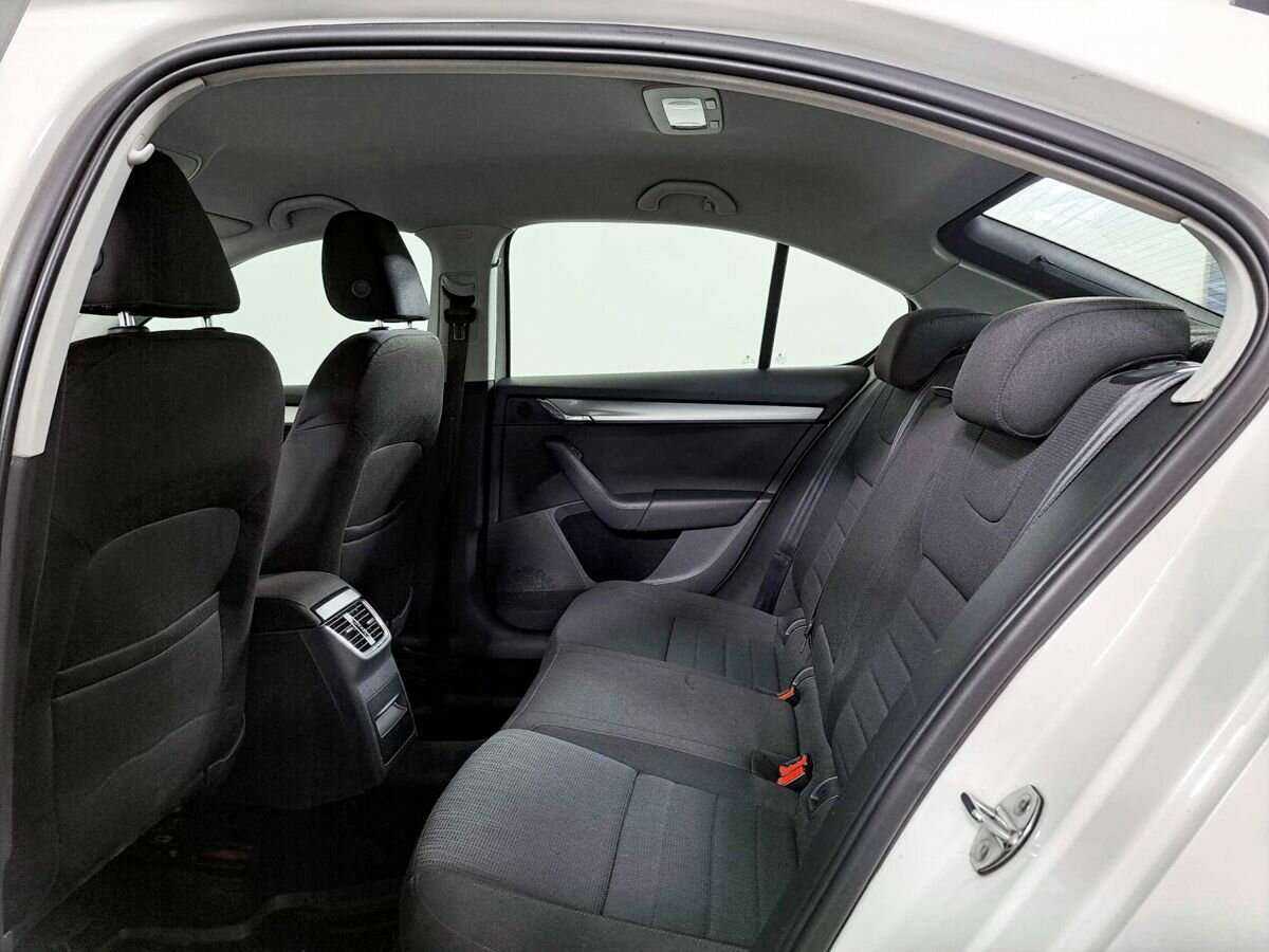Купить Skoda Octavia с пробегом. Фото: #9
