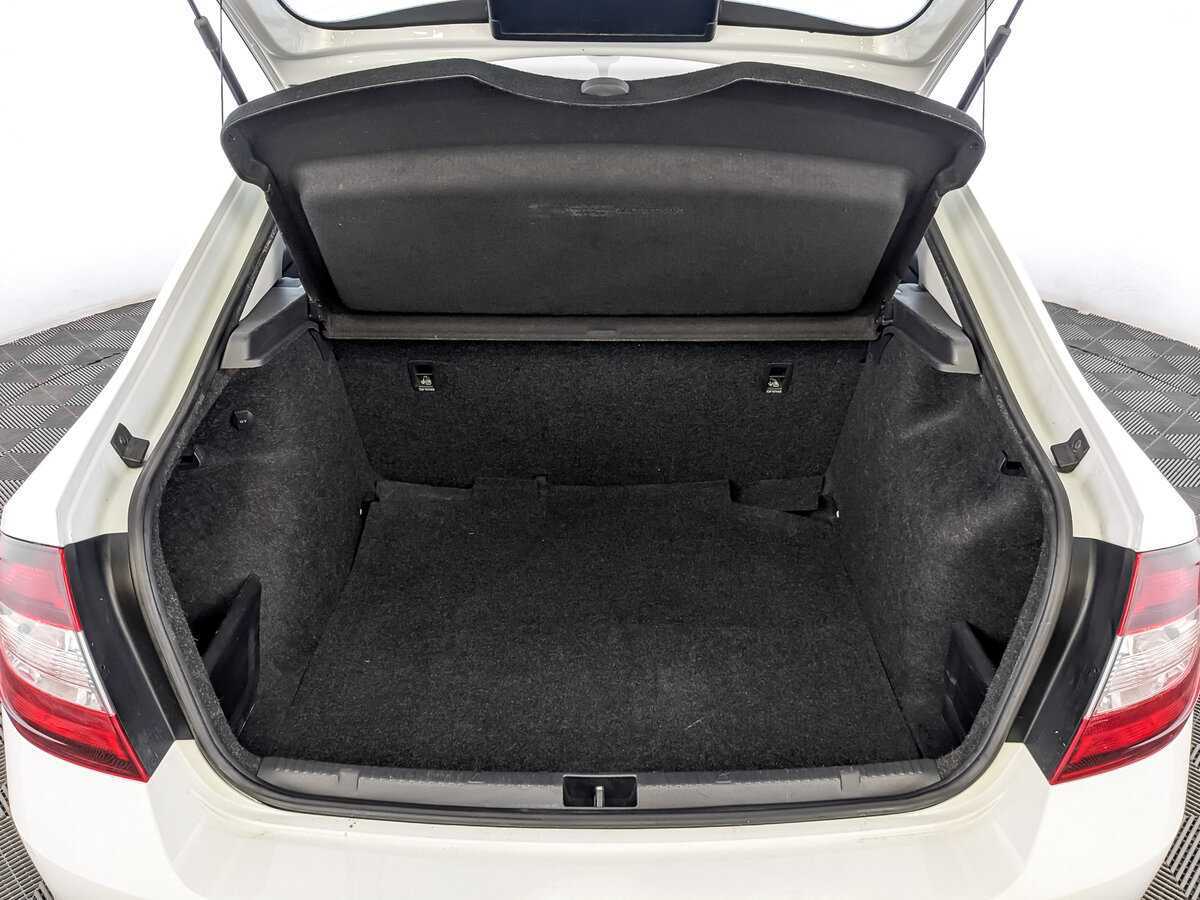 Купить Skoda Rapid с пробегом. Фото: #9