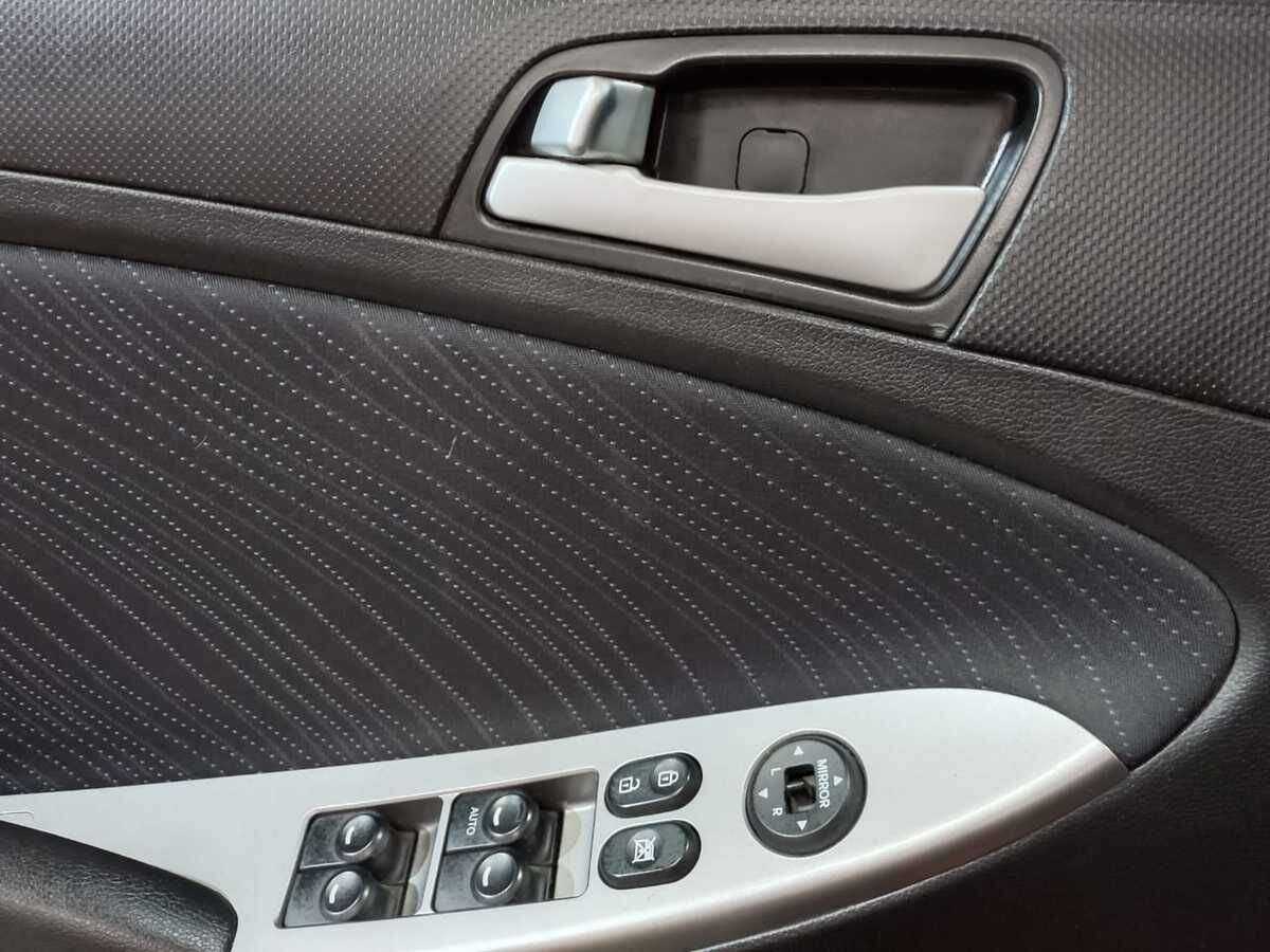 Купить Hyundai Solaris с пробегом. Фото: #13