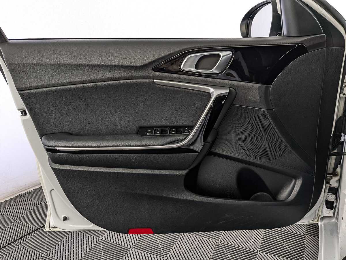 Купить Kia Ceed с пробегом. Фото: #18