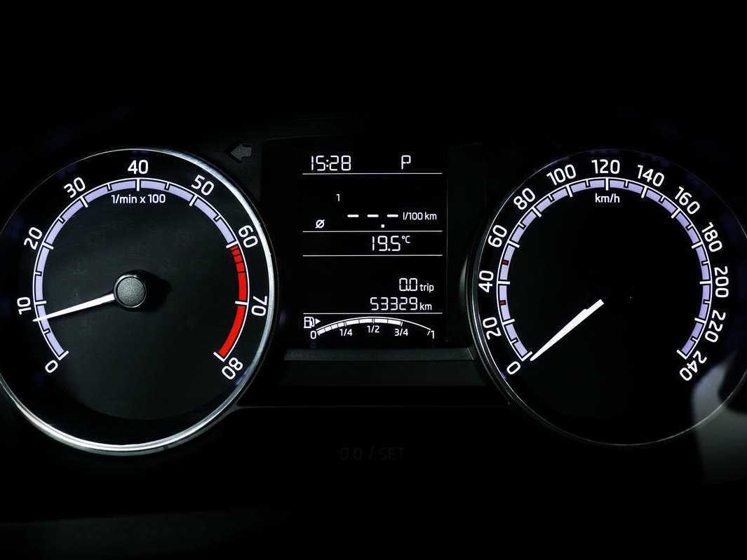 Купить Skoda Rapid с пробегом. Фото: #9