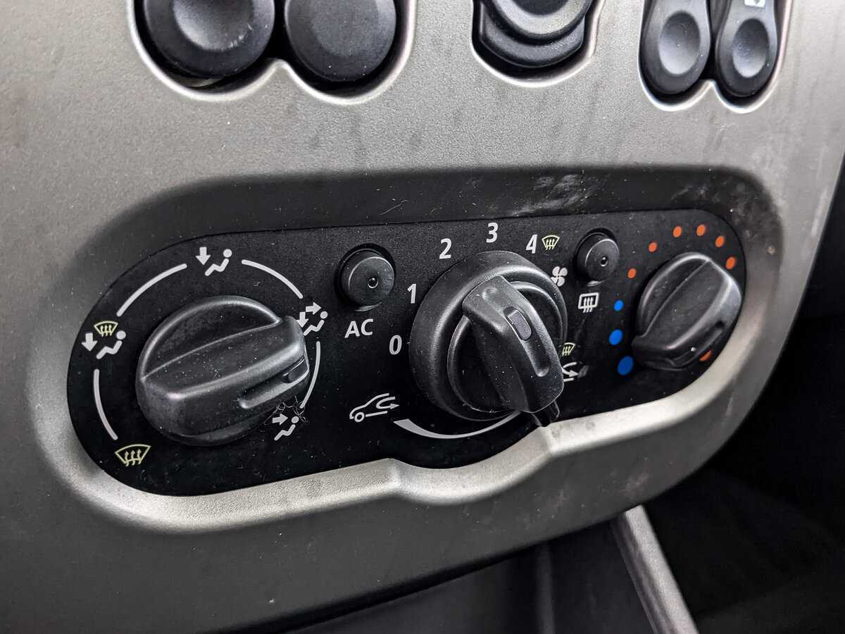 Купить Renault Sandero с пробегом. Фото: #16