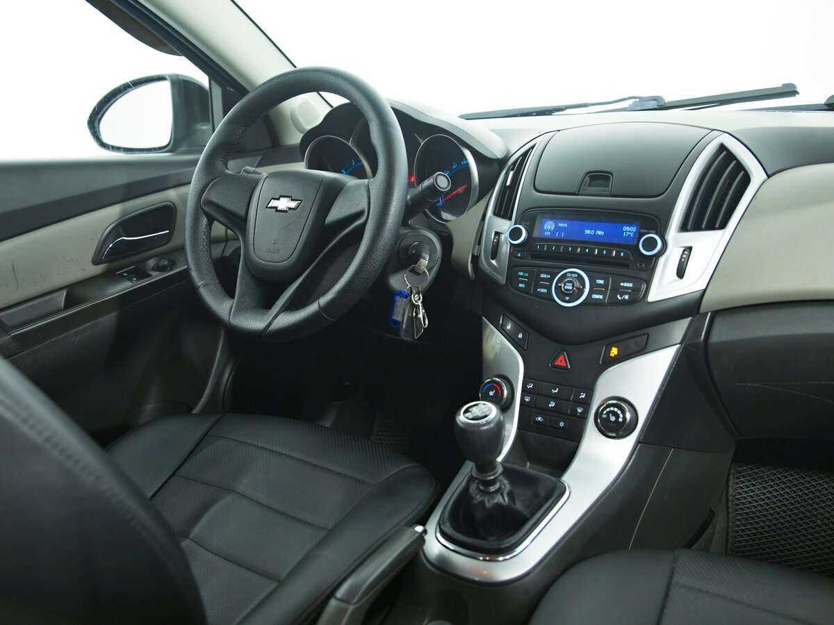 Купить Chevrolet Cruze с пробегом. Фото: #14