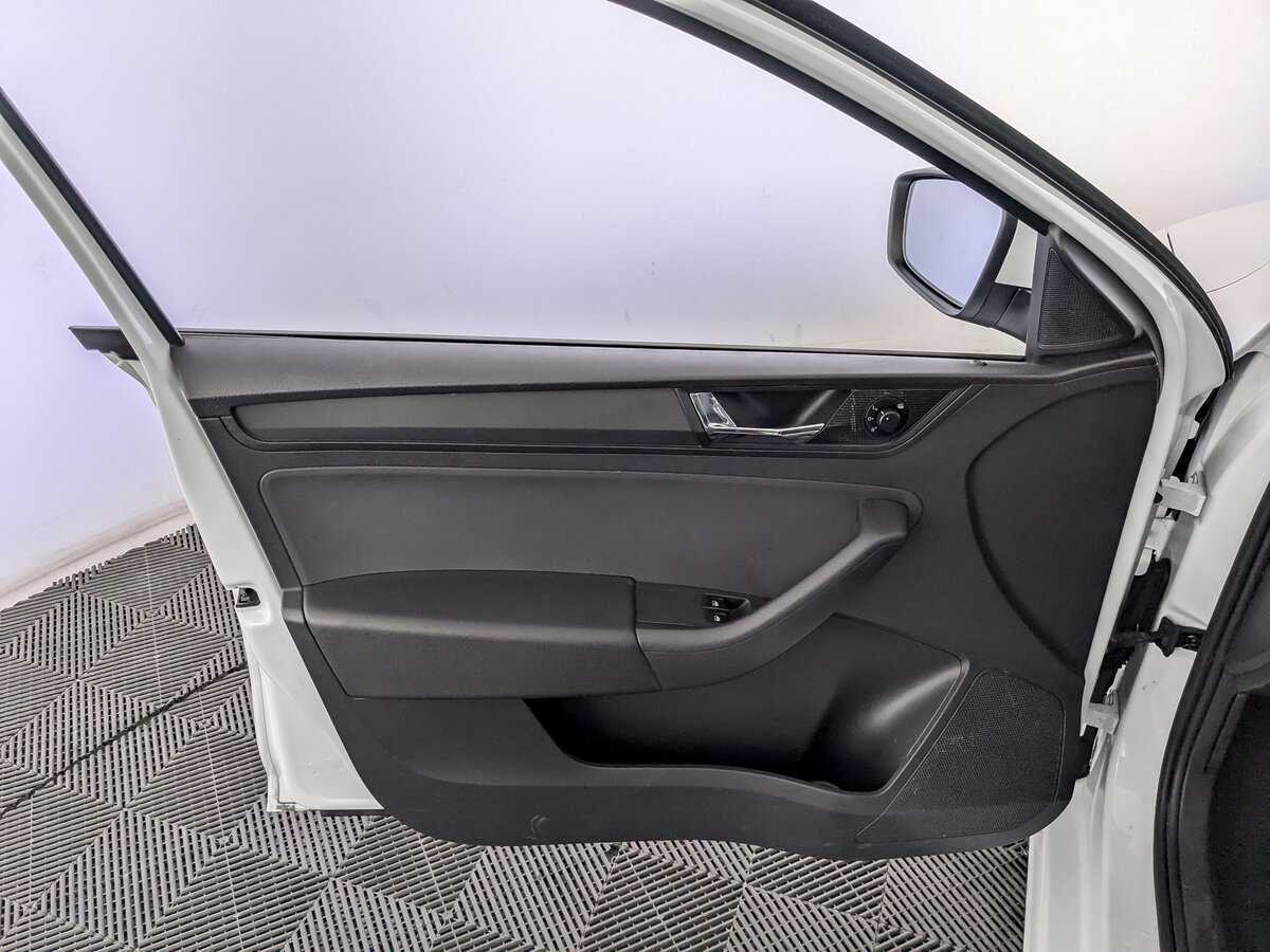 Купить Skoda Rapid с пробегом. Фото: #14