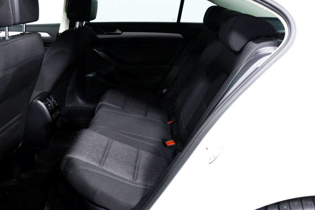 Купить Volkswagen Passat с пробегом. Фото: #11