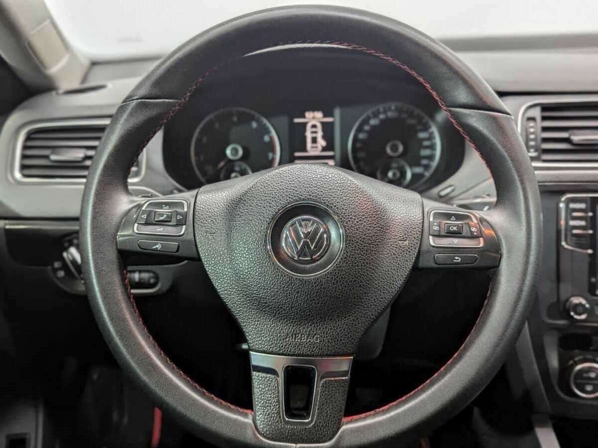 Купить Volkswagen Jetta с пробегом. Фото: #10