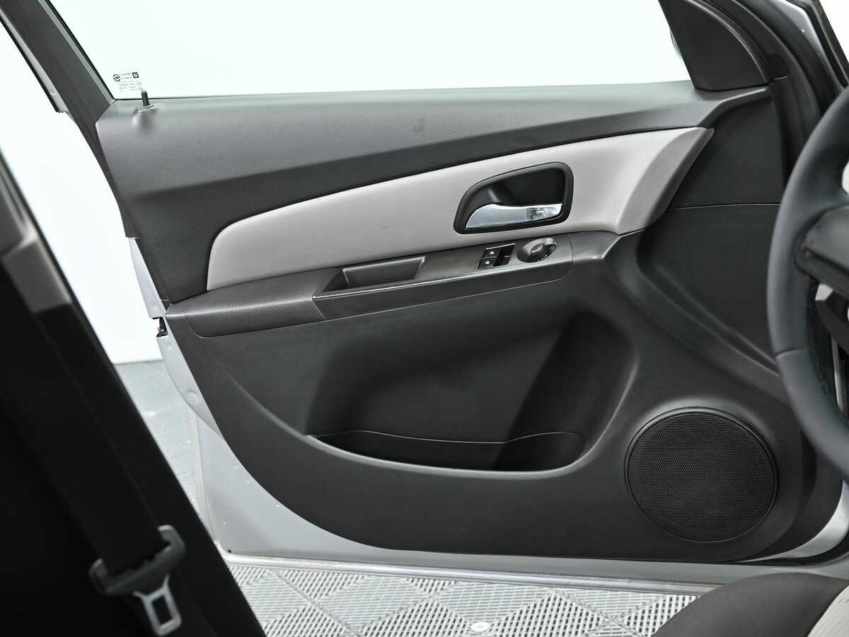 Купить Chevrolet Cruze с пробегом. Фото: #5