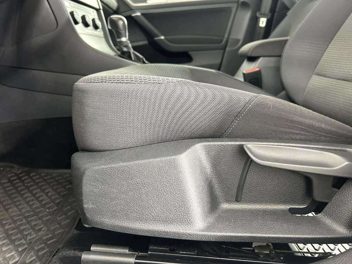 Купить Volkswagen Golf с пробегом. Фото: #9