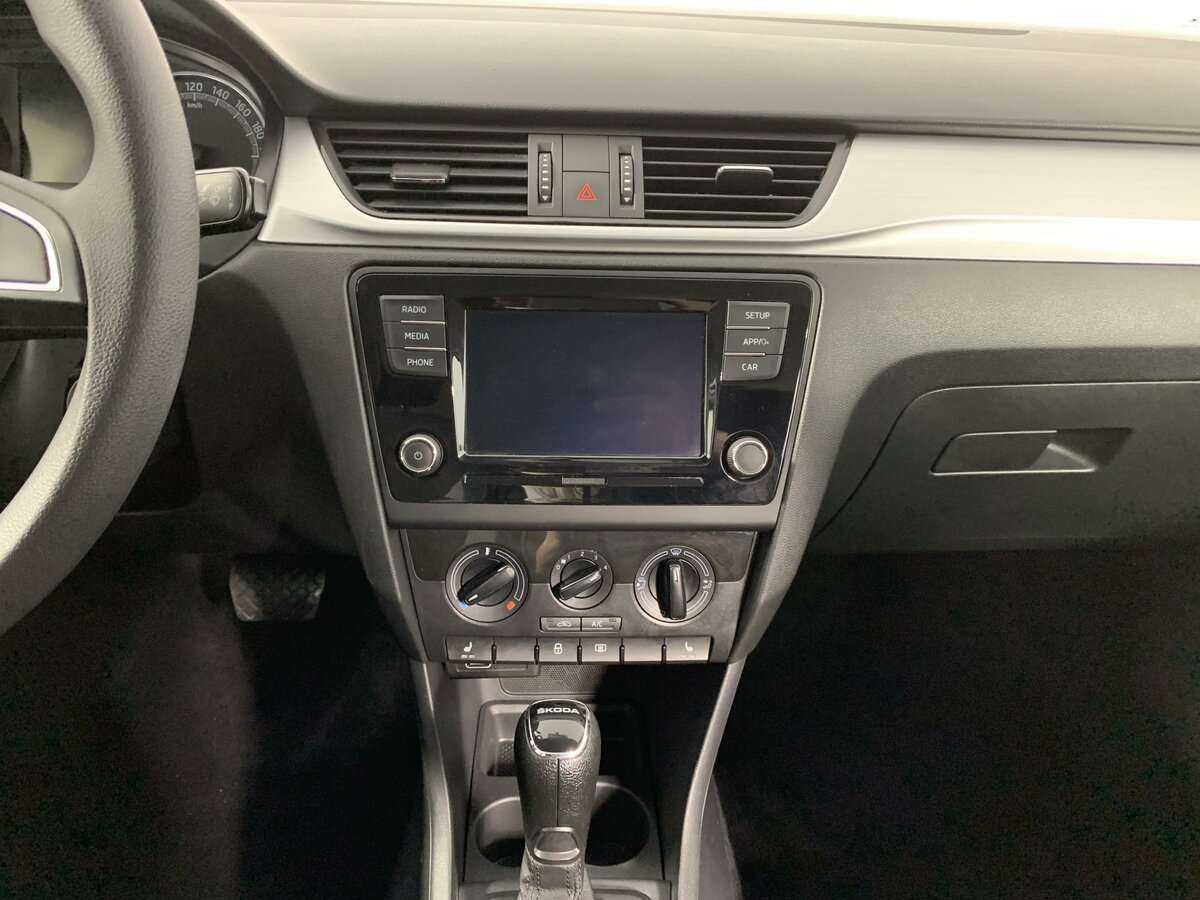 Купить Skoda Rapid с пробегом. Фото: #10