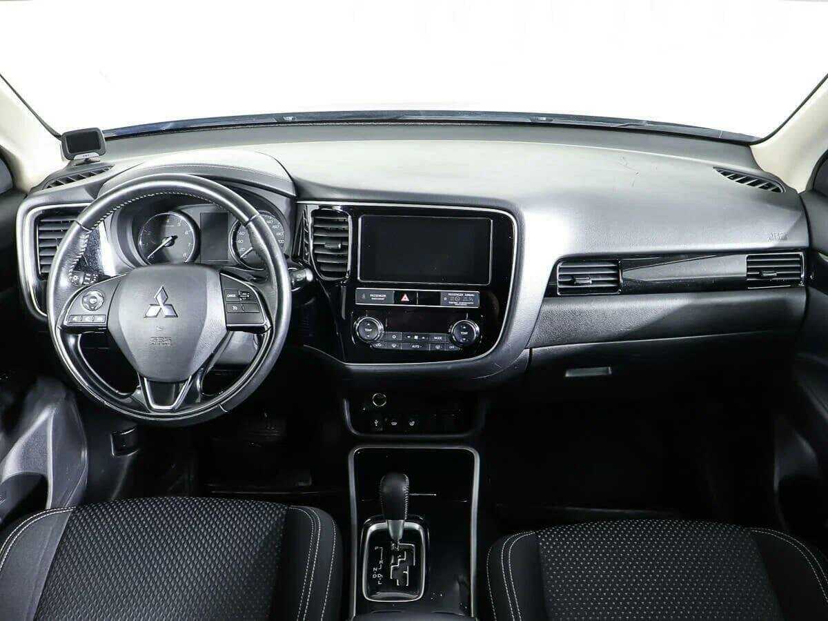 Купить Mitsubishi Outlander с пробегом. Фото: #10