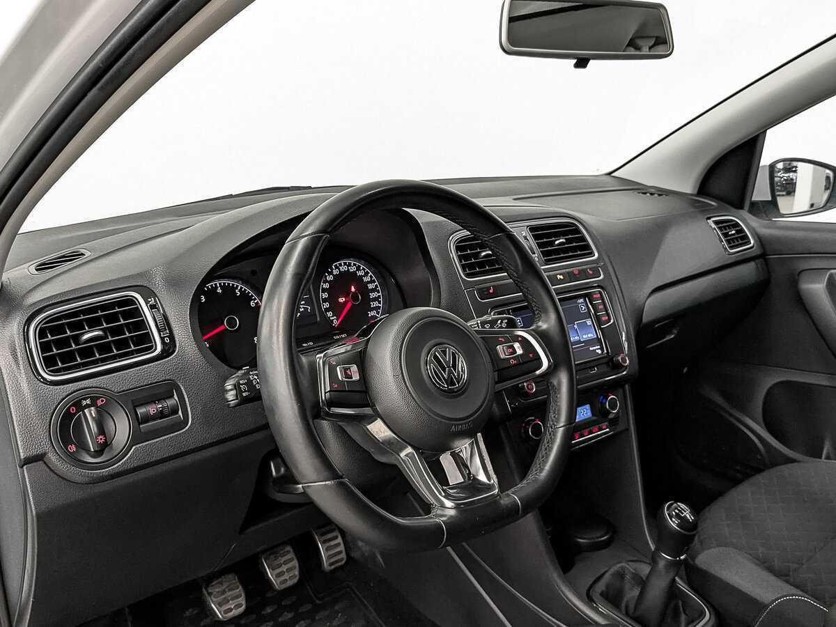 Купить Volkswagen Polo с пробегом. Фото: #14