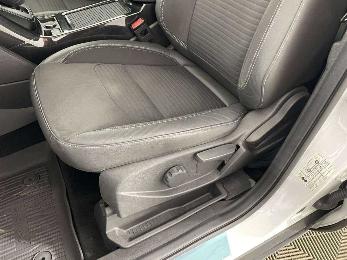 Купить Ford Kuga с пробегом. Фото: #7
