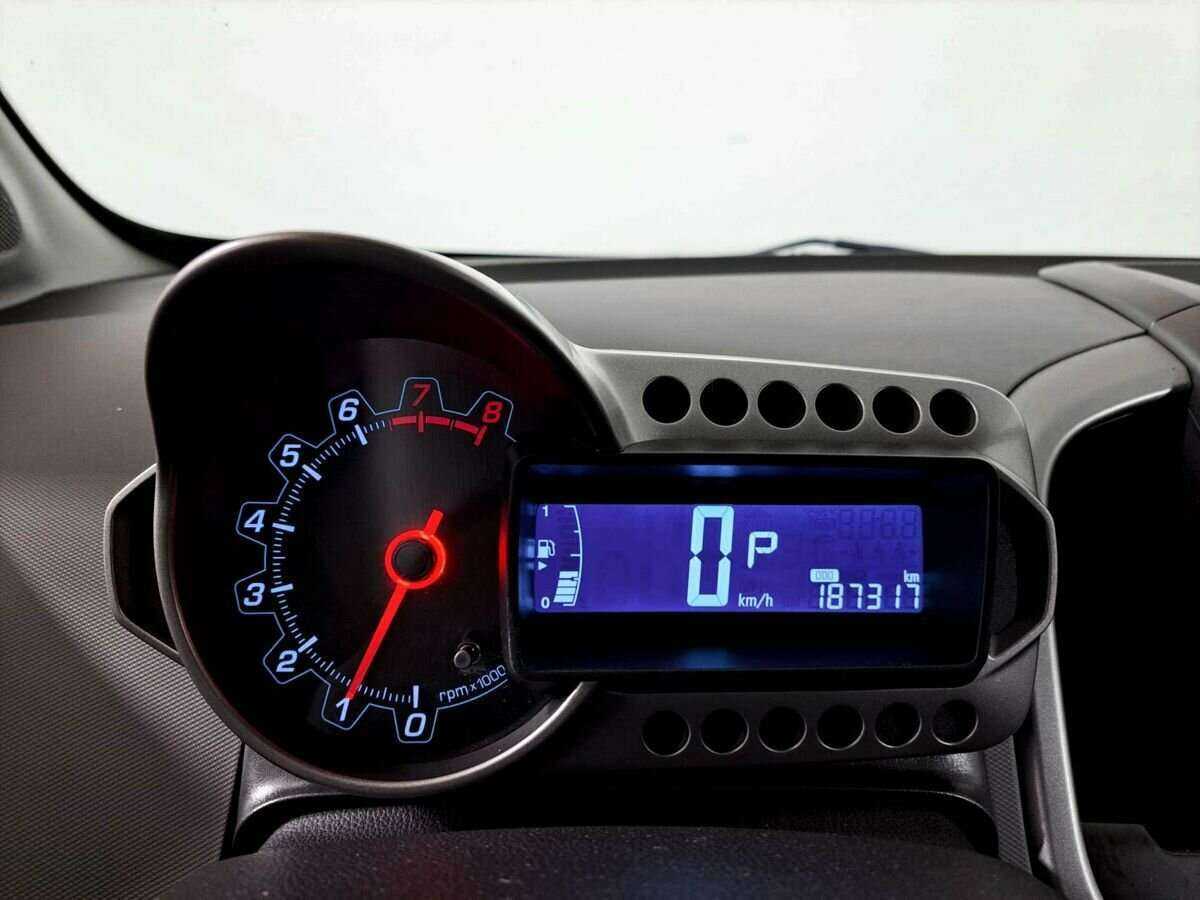 Купить Chevrolet Aveo с пробегом. Фото: #10