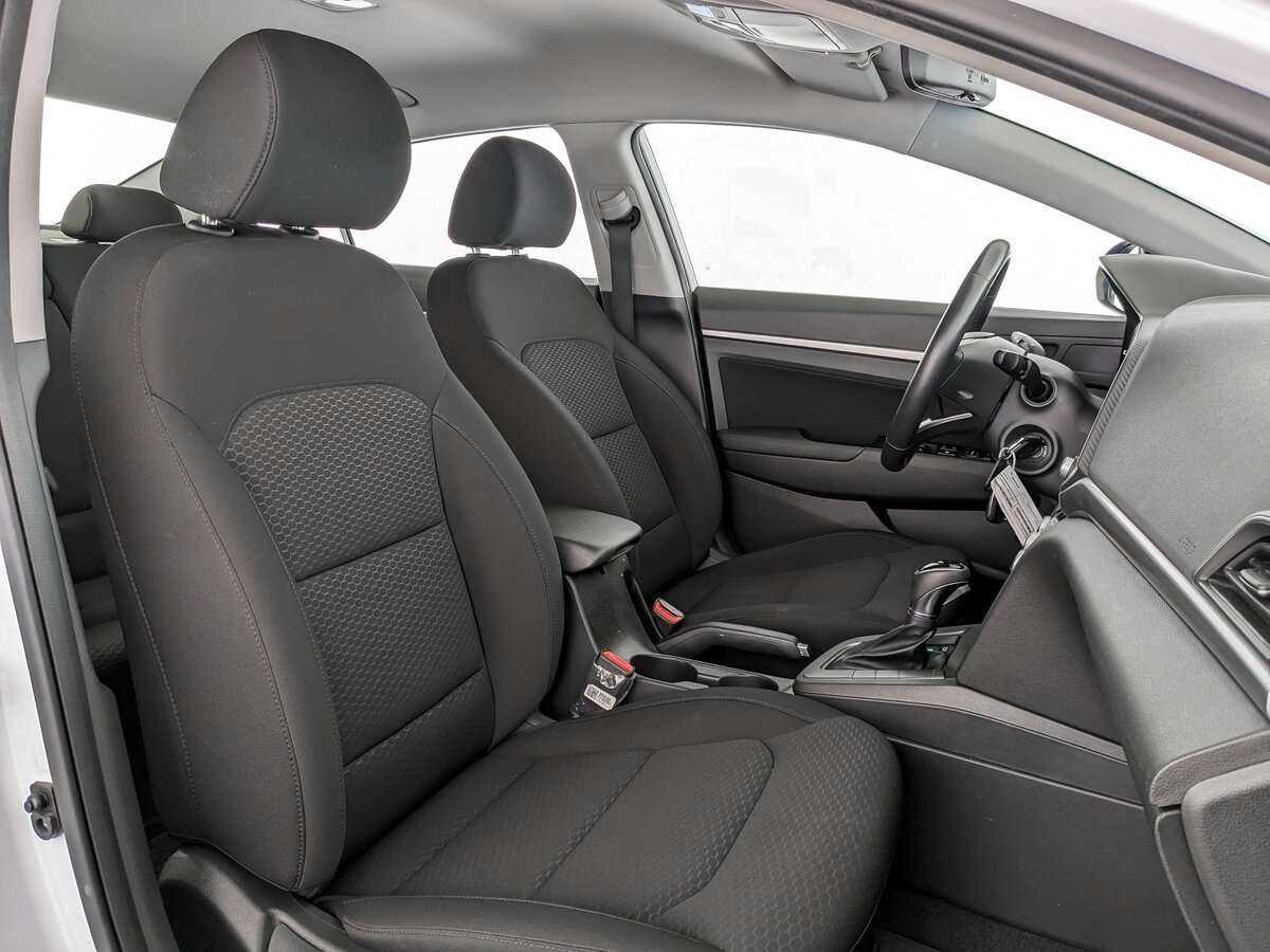 Купить Hyundai Elantra с пробегом. Фото: #18