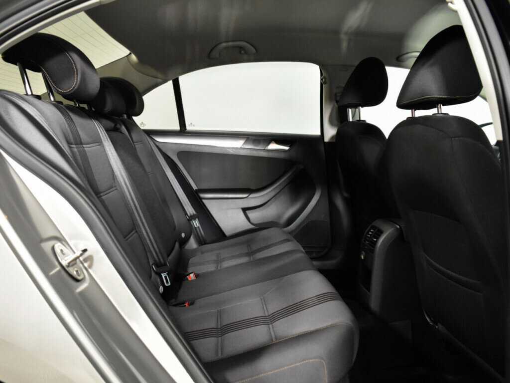Купить Volkswagen Jetta с пробегом. Фото: #9