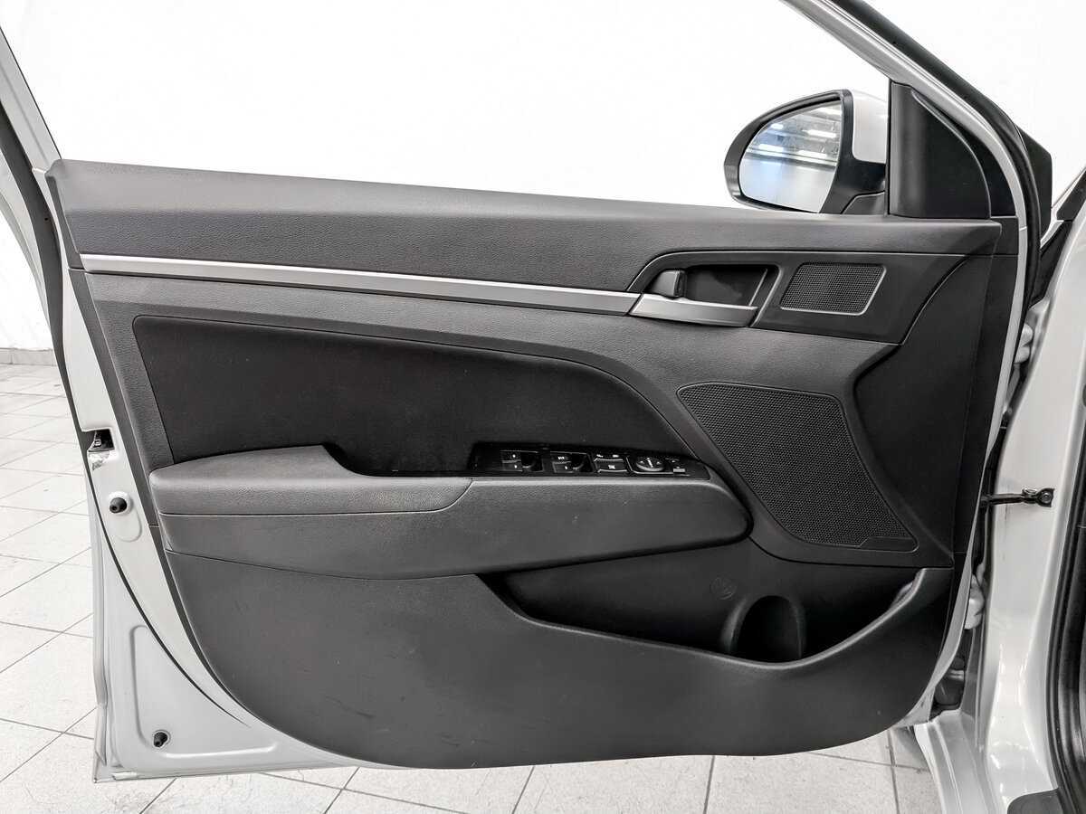 Купить Hyundai Elantra с пробегом. Фото: #16