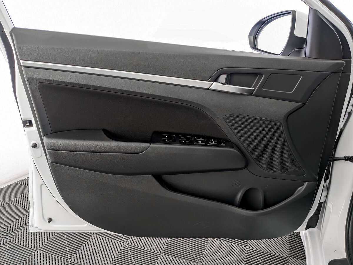 Купить Hyundai Elantra с пробегом. Фото: #14