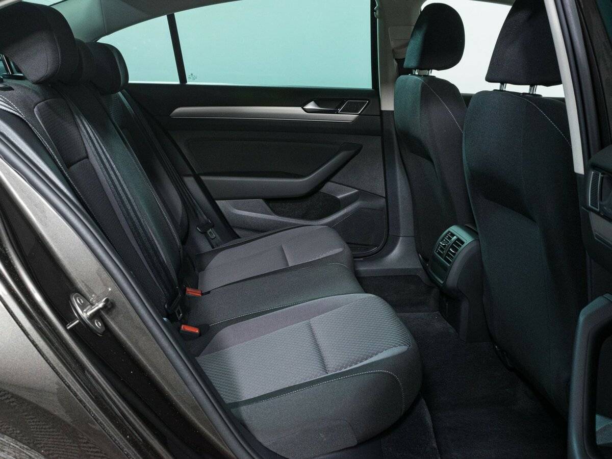 Купить Volkswagen Passat с пробегом. Фото: #8