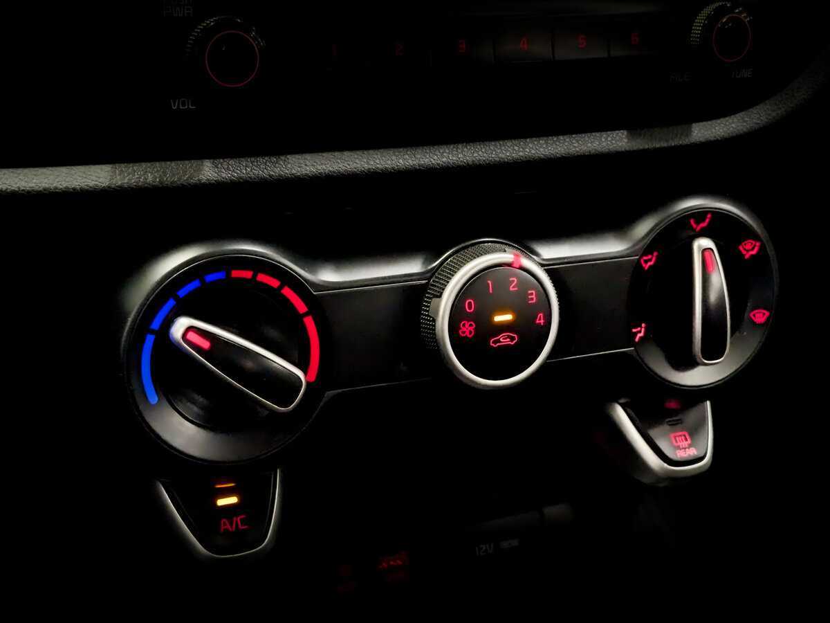 Купить Kia Rio с пробегом. Фото: #23