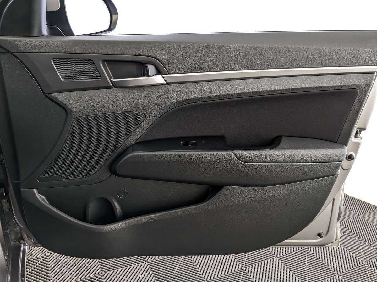 Купить Hyundai Elantra с пробегом. Фото: #19